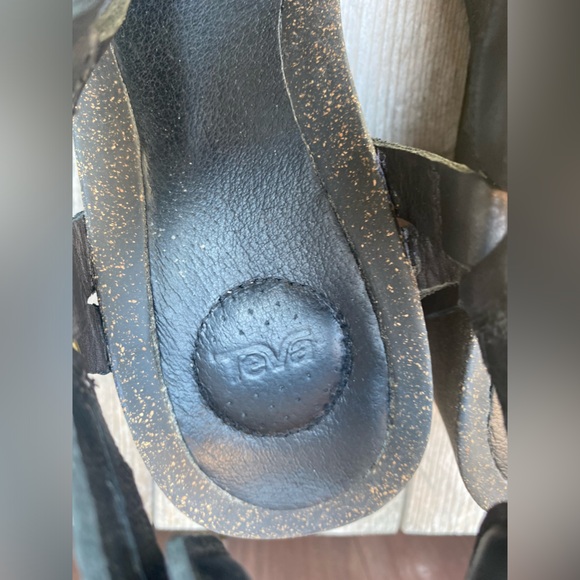 Teva Ysidro Black Leather Universal Wedge Sandals with Velcro Straps Women’s 8 - Picture 3 of 10